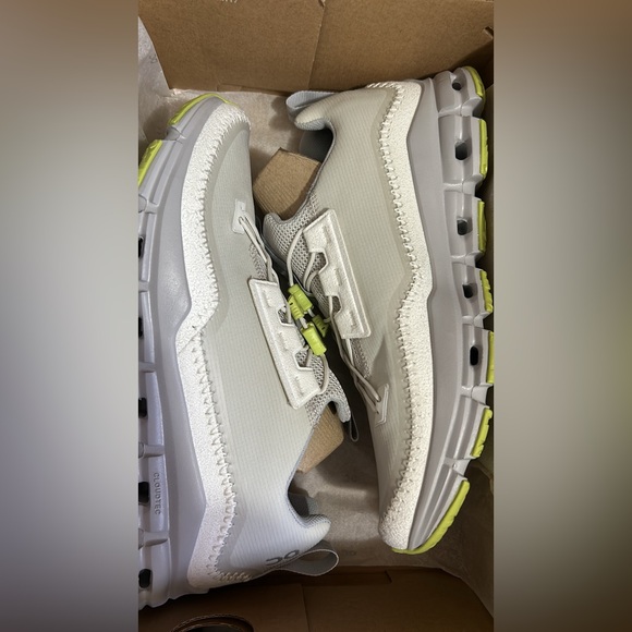 ON cloud. Cloudaway sneakers. New in box - Picture 4 of 12